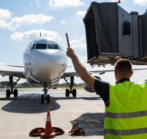 Automobily v továrně na výrobní lince