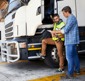 Automobily v továrně na výrobní lince