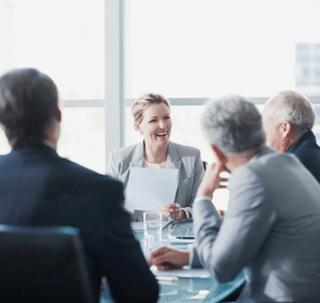 Automobily v továrně na výrobní lince